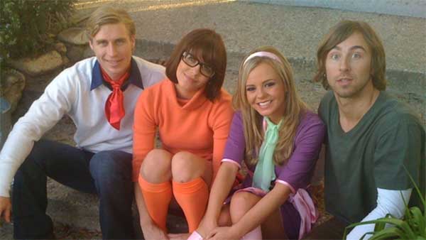 BuzzFeed Brasil on X: Primeira imagem de Velma, Salsicha, Daphne e Fred na  nova série adulta da HBO Max, 'Velma'.  / X